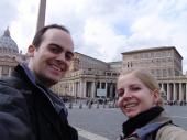 Caro und ich auf dem Petersplatz
